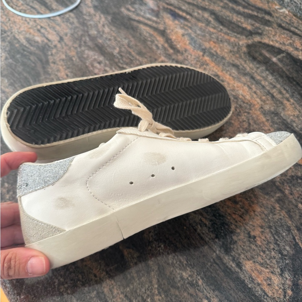 New! Golden Goose Super Star Classic with spur
Size 39 IT (8.5 US) - Picture 8 of 9